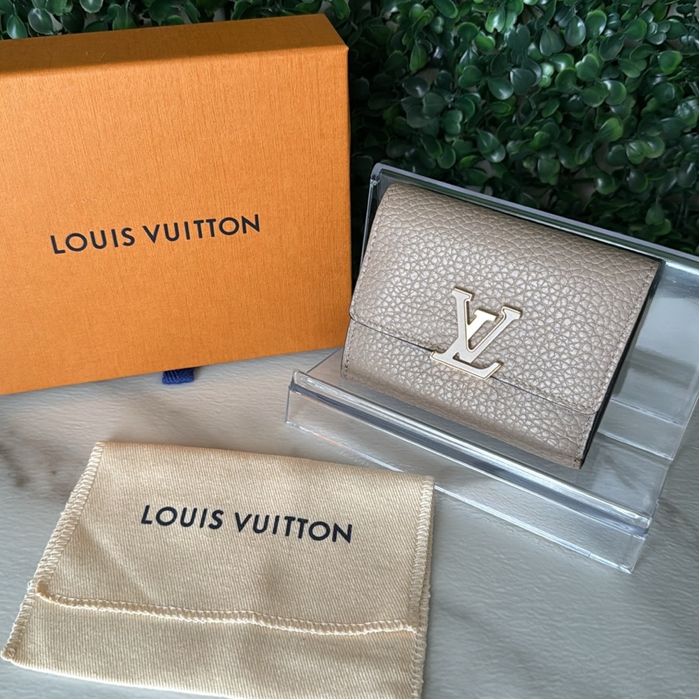 Louis Vuitton Compact Capucine Wallet Leather Authentic